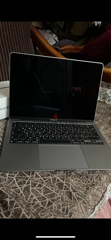 macbook air m1  لسه ف الضمان