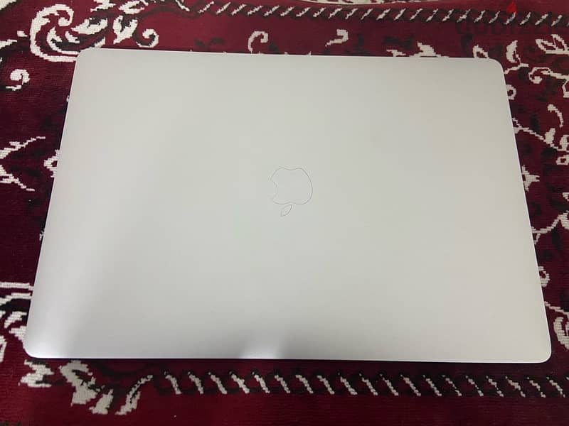 MacBook Pro 2018 Core I9 15 inches 1 Tb 0