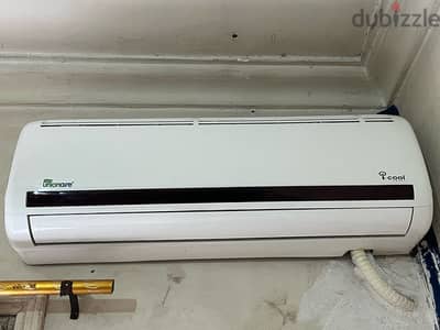 Air conditioner in excellent condition(used for 5 years)