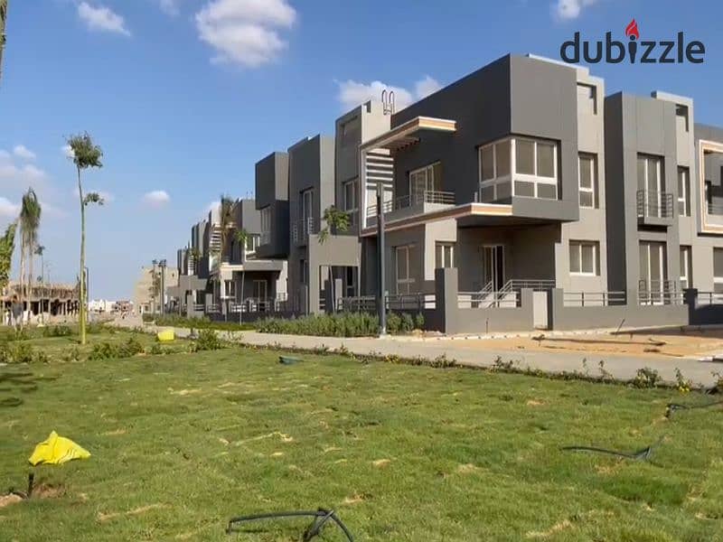 Fully finished apartment with private roof, immediate delivery in Sheikh Zayed, in the heart of Grand Heights 2