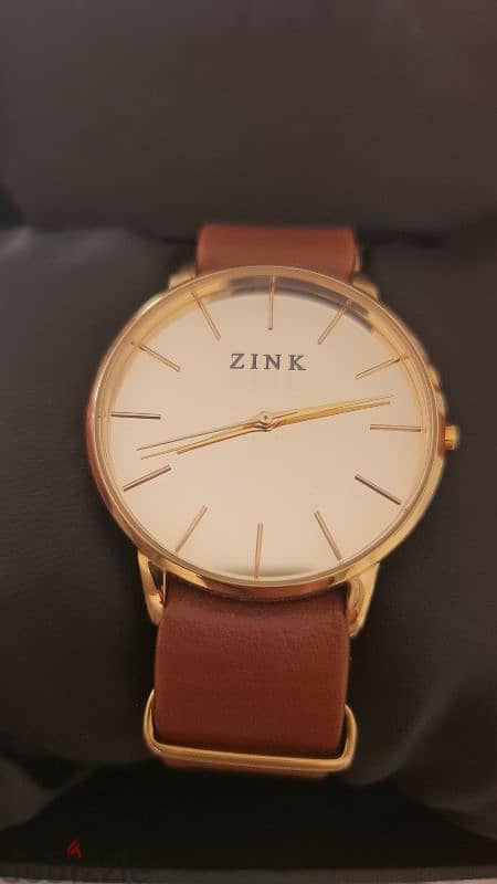 Women watch Zink 2