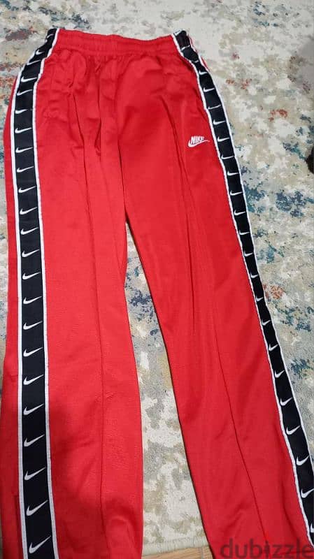 nike pants mirror مقاس ميديم 1