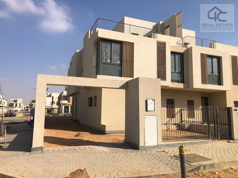 Town house ready to move under market price in sodic east 208m prime location bahary with open view 0