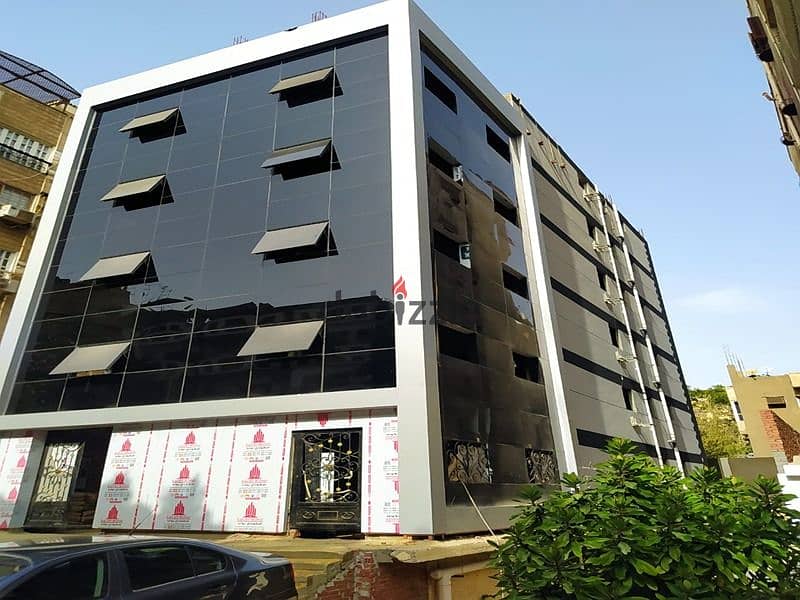 For sale at the price of a 450 sqm administrative building, fully licensed, ground floor and 5+ with the land share, in Maadi, next to the Nile Cornic 4