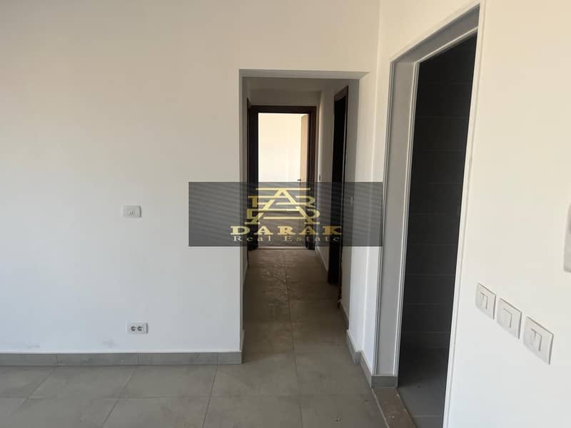 have a 100m² apartment for sale in Privado Compound with an open view. It's an old reservation 5