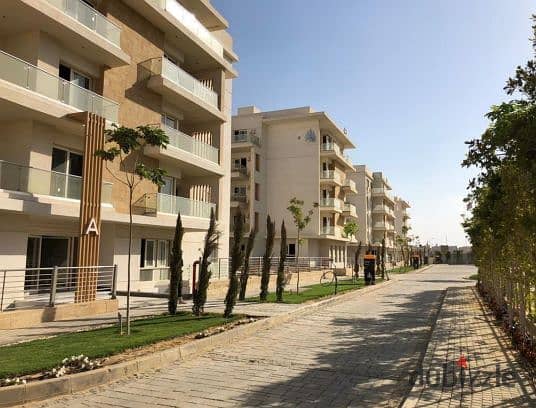 A garden apartment in one of the most strategic locations, close to all essential services and major roads, in Mountain View iCity. 6