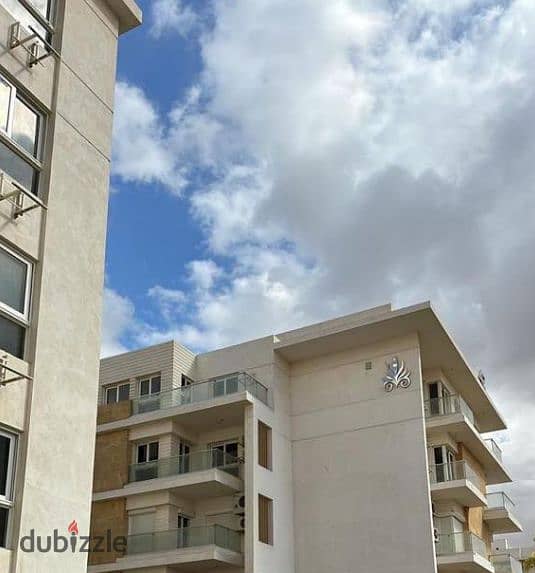 A garden apartment in one of the most strategic locations, close to all essential services and major roads, in Mountain View iCity. 10