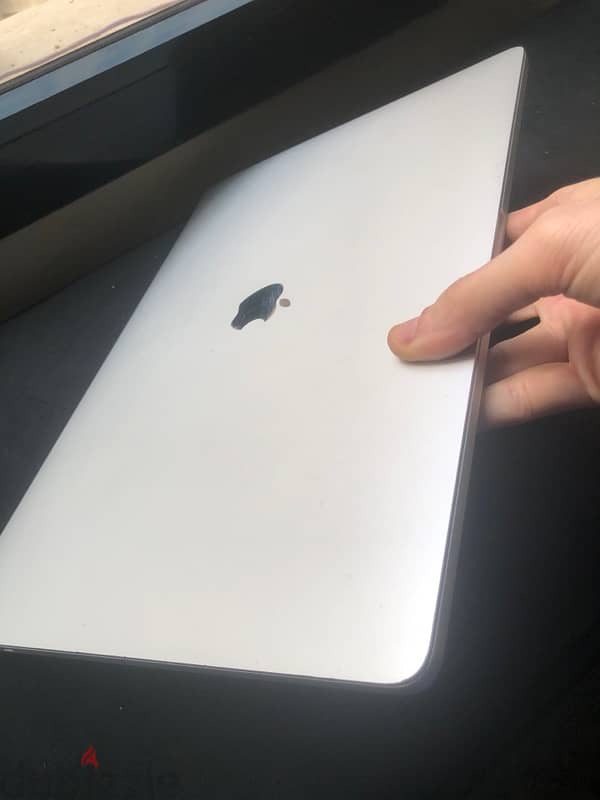 MacBook pro 2019 16" i7 2