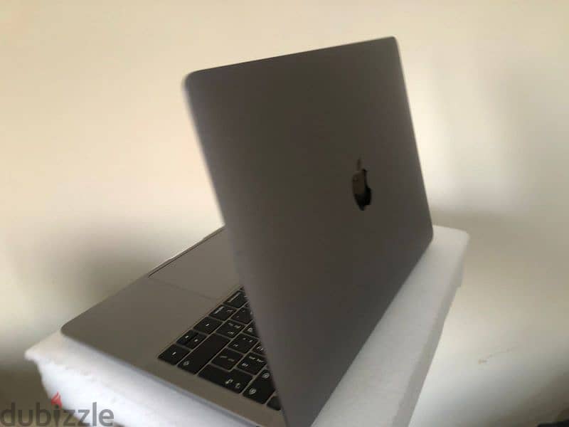 MacBook Air (Retina, 13-inch, 2019) 1