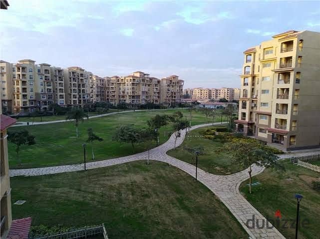 In Madinaty, an apartment for sale, super luxurious finishing, Naro Garden view, clear sea direction, steps from all services and the club, in the sev 13