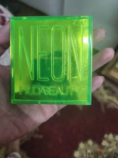 Hudabeauty neon green eyeshadow palette 0