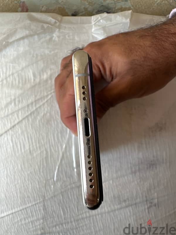 iPhone XS 4