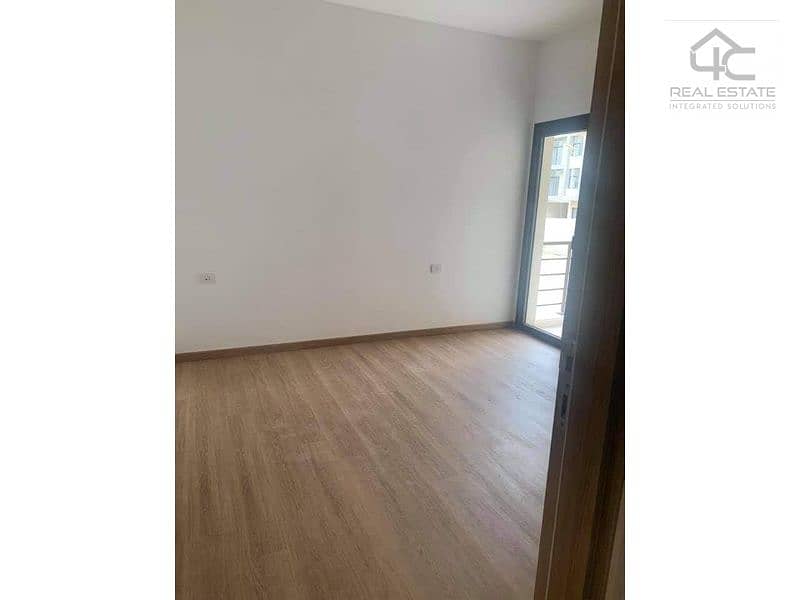 With view landscape apartment 3 bedrooms 4th floor fully finished for sale in Fifth Square 5