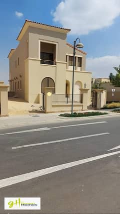 Villa for sale in Uptown Cairo, area 472 meters, distinguished location on the golf course directly 0