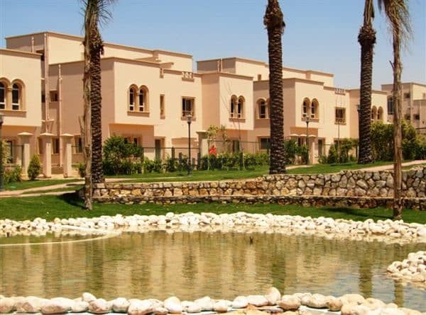 For sale, a twin house, 303 m, in Greens Compound, Sheikh Zayed, on the lake, immediate delivery, Sheikh Zayed 10