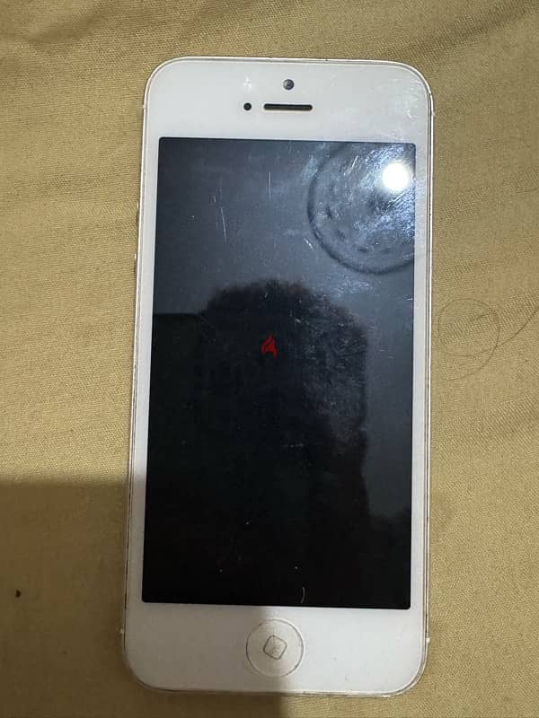 iPhone 5 white  بالكرتونه 1