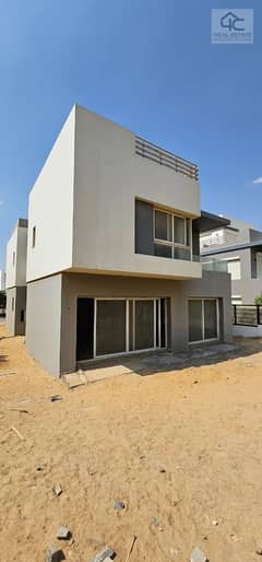 Standalone villa 450 m 5 bedrooms at the lowest price in the market Ready to move on view landscape Hyde Park Fifth Settlement 0