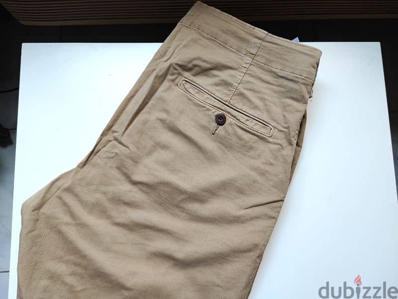 American Eagle khaki shorts 32 3