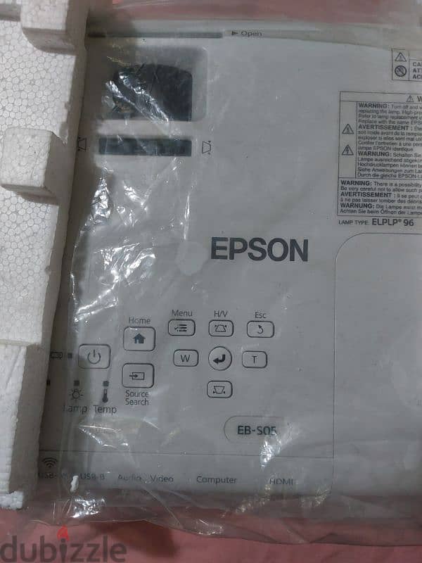 projector epson Eb-s05 2