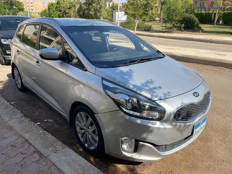 Kia Carens 2015 1