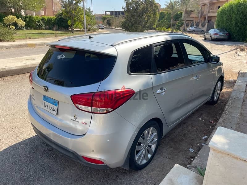 Kia Carens 2015 3