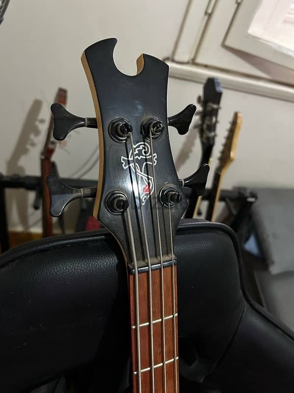 Epiphone Toby delux IV bass guitar + multieffect gt-1b 6