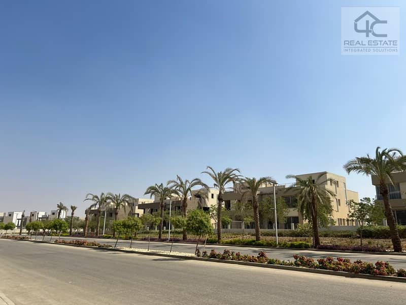 For sale apartment 250m, third floor, corner view villas at the lowest price, Ready to move in the most special location in Palm Hills new cairo 3