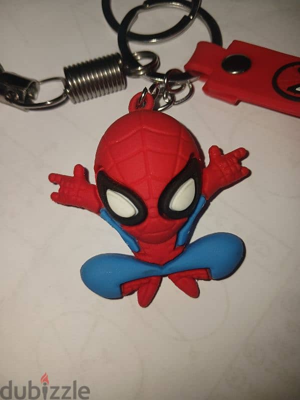 marvel spider-man keychain with two rings to extra keys and springhold 2