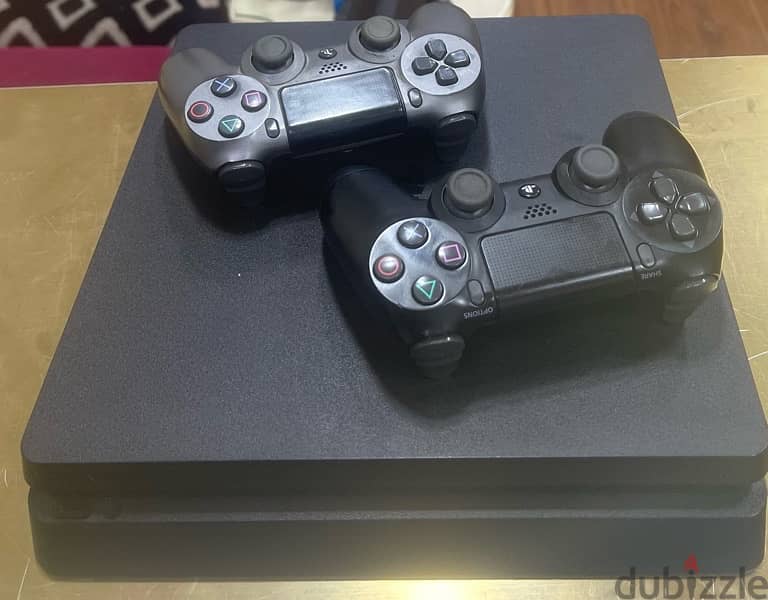 ps4 slim كسر زيرو حالته ممتازه استعمال شخصي معاه دراعين 0