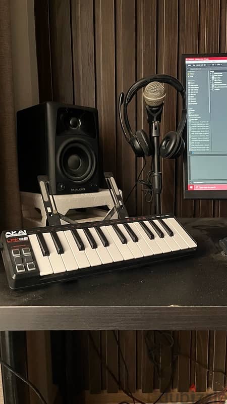 akai LPK 25 Midi keyboard 1