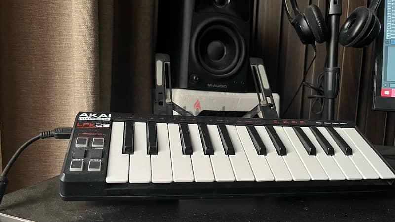 akai LPK 25 Midi keyboard 3