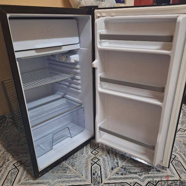 Mini bar Fridge (117 L) 2