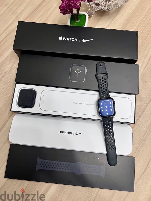 Apple watch series 5 Nike version 44m - ابل وتش اصدار نايك 0