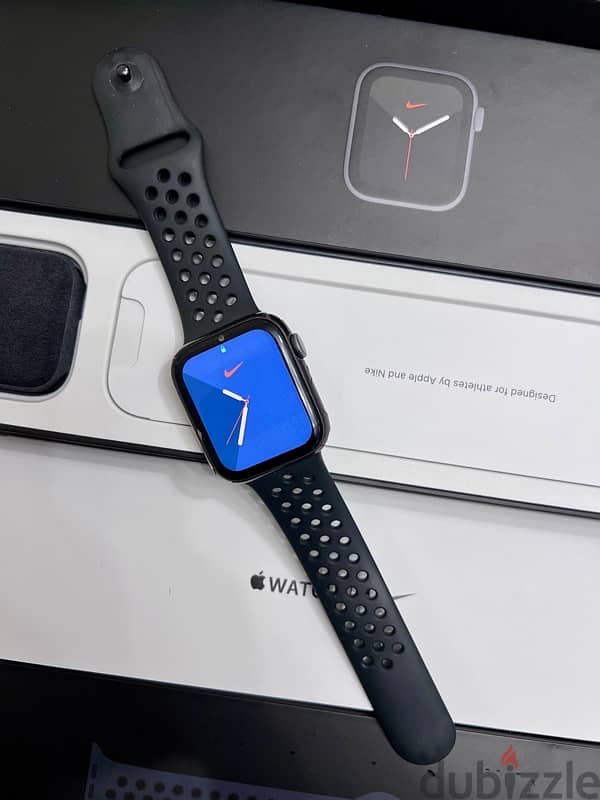 Apple watch series 5 Nike version 44m - ابل وتش اصدار نايك 1