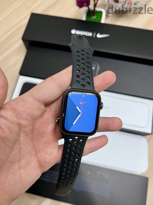 Apple watch series 5 Nike version 44m - ابل وتش اصدار نايك 2