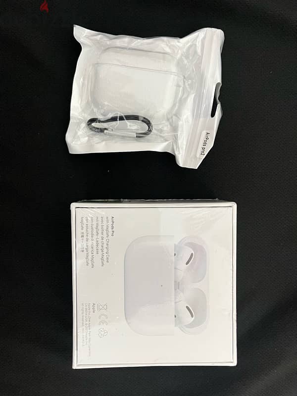 airpods pro 2 جديدة متبرشمة معاها جراب هدية 1