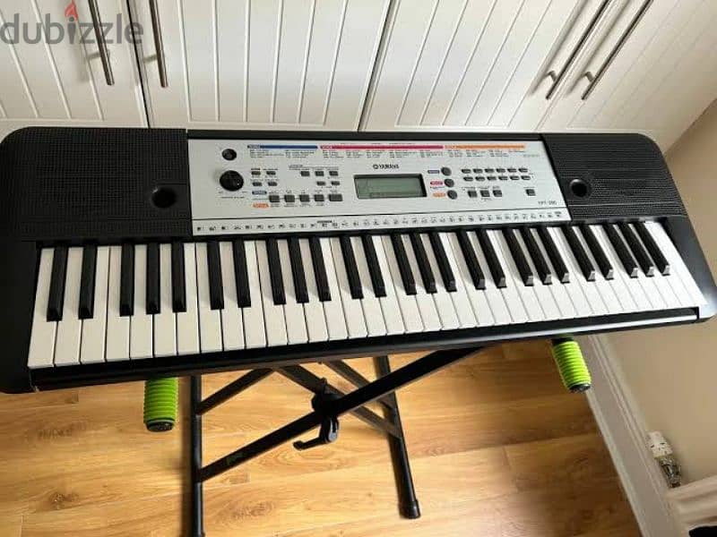 Yamaha YPT-260 Electric Keyboard 0