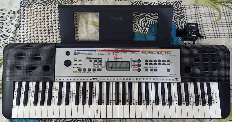 Yamaha YPT-260 Electric Keyboard 1