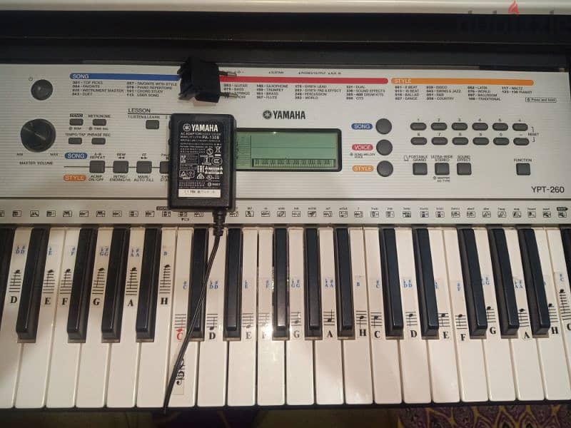 Yamaha YPT-260 Electric Keyboard 3