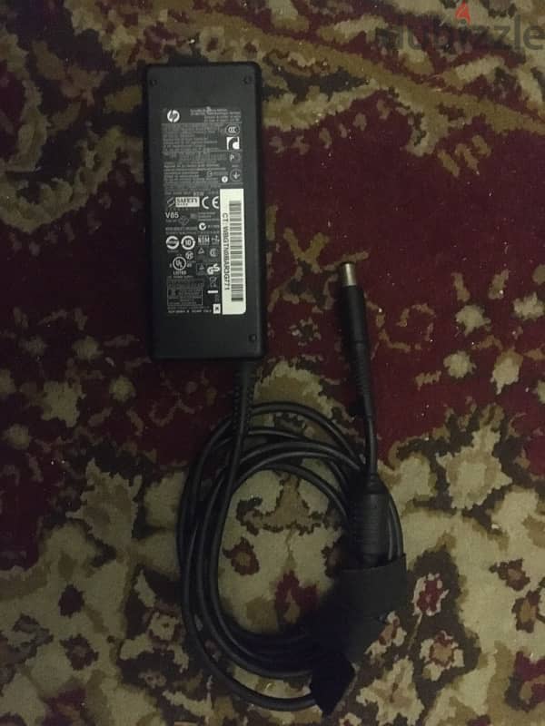 HP 90w Charger 1