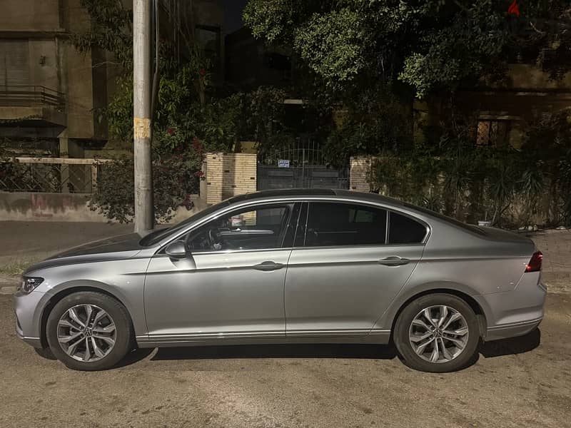 Volkswagen Passat 2022 Comfort Line - 4,450KM Only - Smoked Silver 9