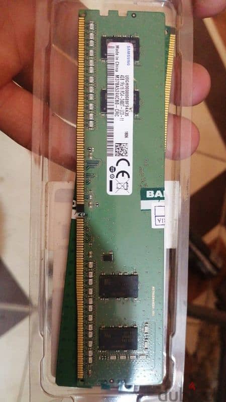 crucial 4GB 2400ghz + samsung 4GB 2400ghz 1