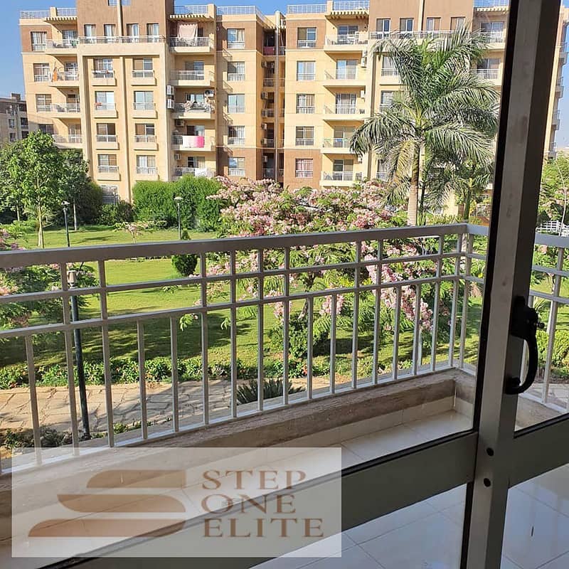 For quick sale, a 3-bedroom apartment, a bargain price, in Sur Madinaty, in Sarai Compound 7