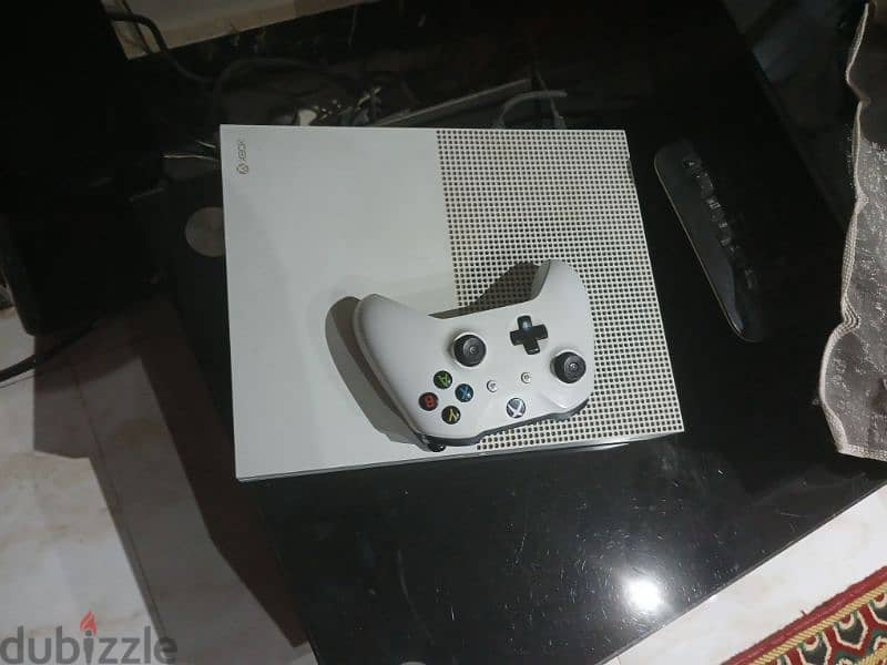 للبيع xbox one s 1 tera زي الجديد 1