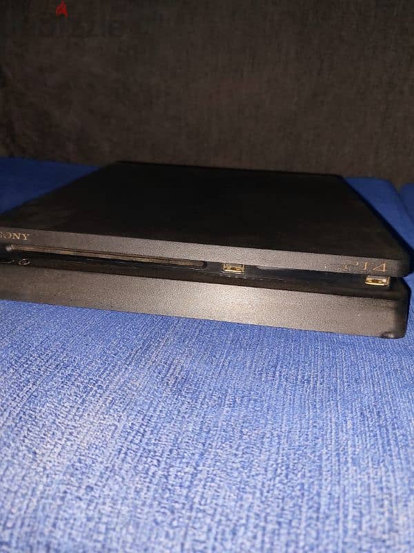 PS4 SLIM 4