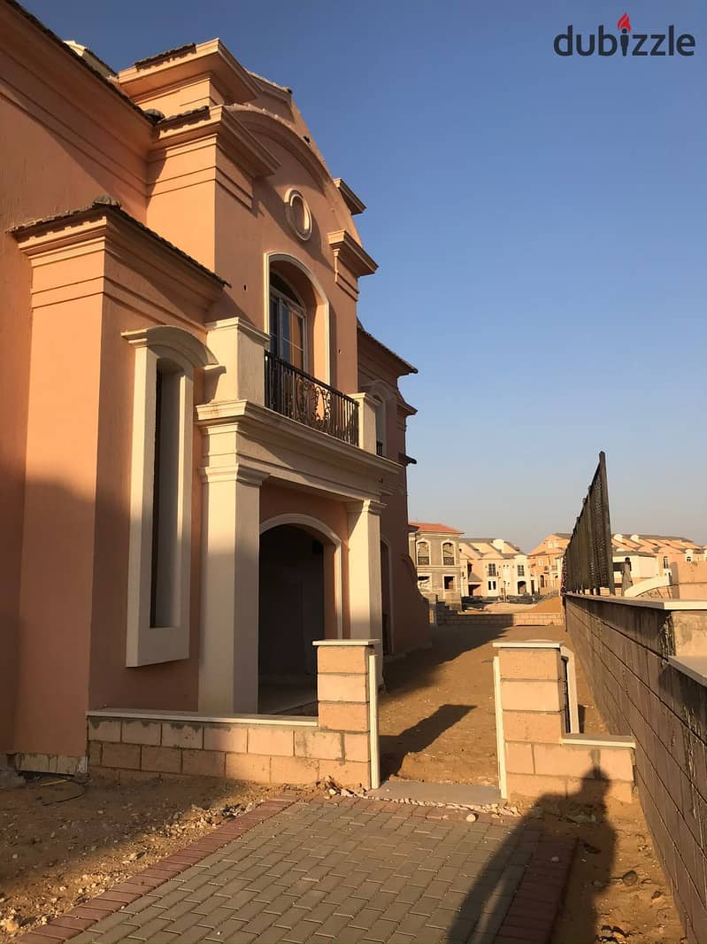 Town house corner For sale 297 m  in Compound  Layan Sabbour New Cairo 3