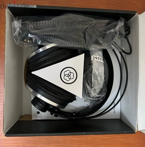 AKG K271 Over Ear Closed Back Headphones سماعات ستوديو إحترافية 1