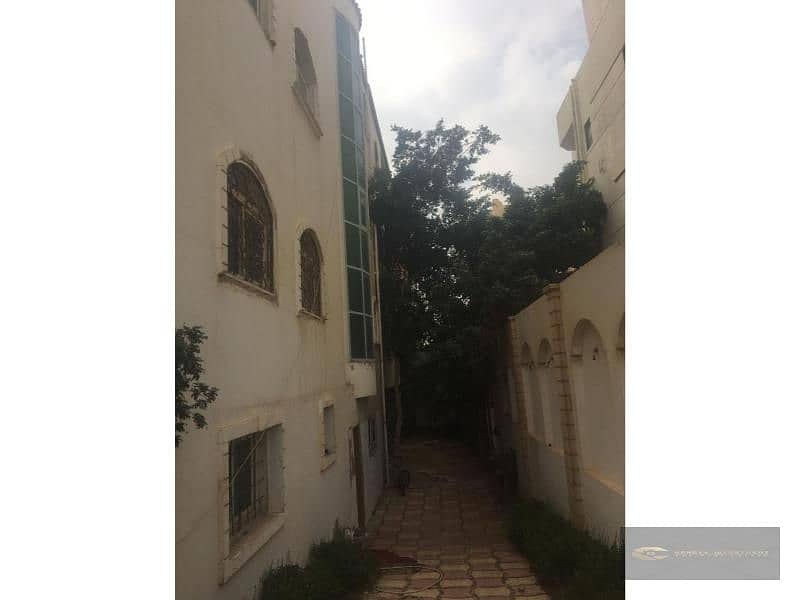 Distinctive villa in West Somid  There is distinction in front of her   area of ​​600 meters 3