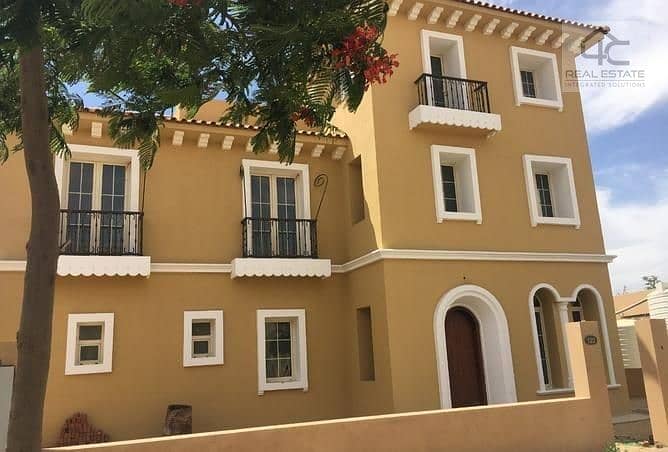 For sale Standalone villa with 328 m directly on the park a very special location with the lowest price in the market and the best location in Hyde Pa 6