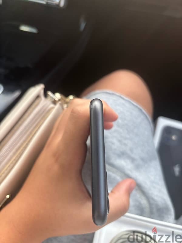 iPhone 11 used black 3